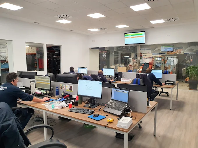 Almacén de recambios usados de Recuperaciones Valdizarbe